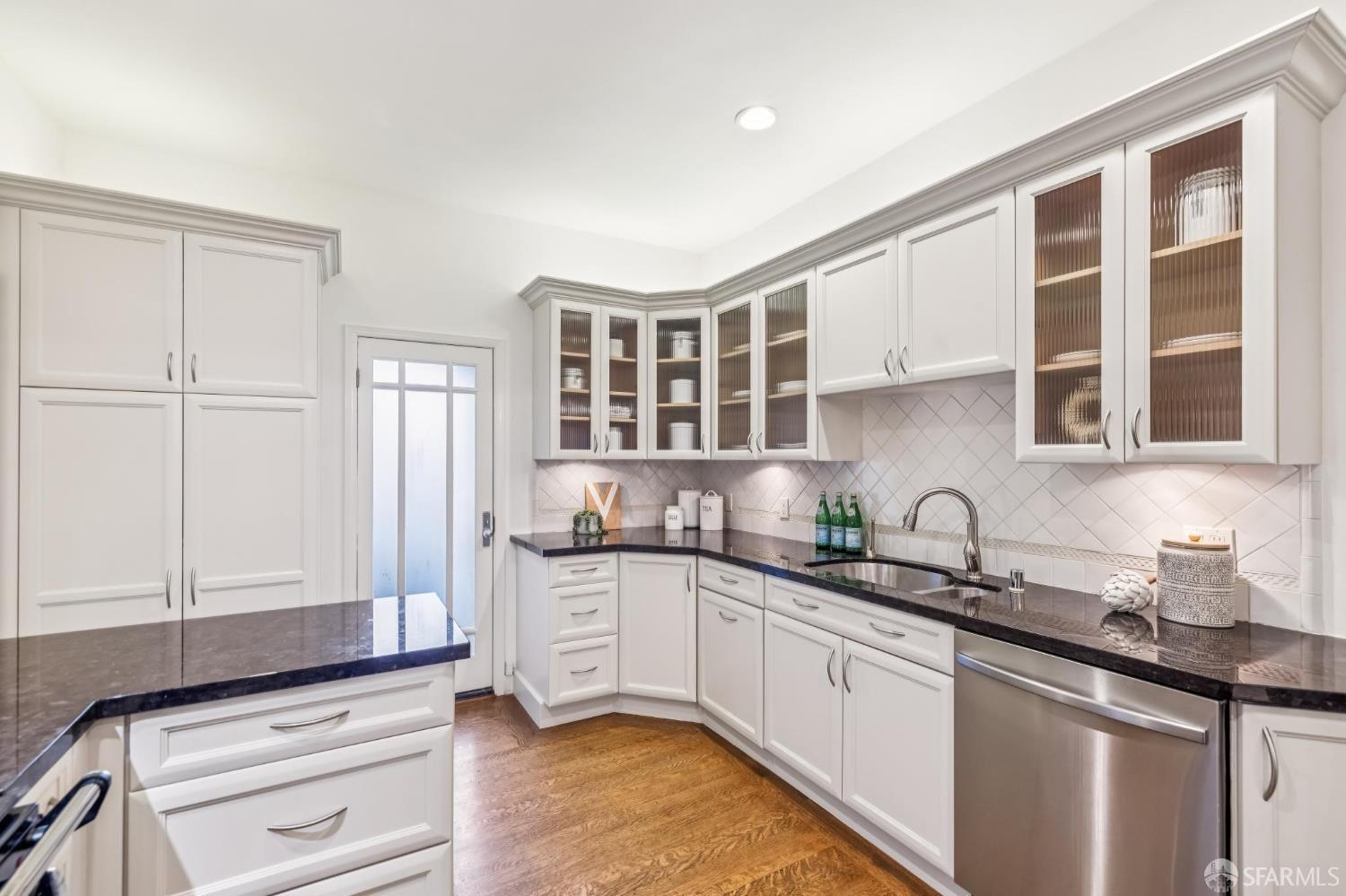 Detail Gallery Image 17 of 59 For 1262 Sacramento St, San Francisco,  CA 94108 - – Beds | – Baths