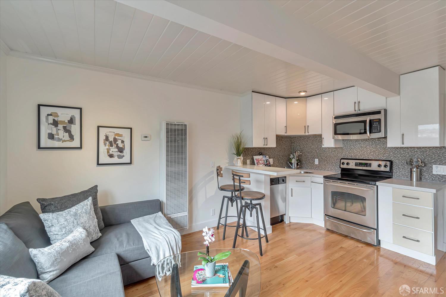 Photo #10: 426106128 Listing: Photo #10