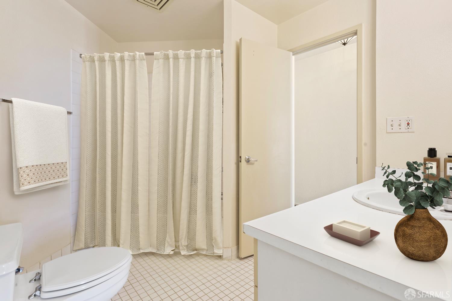 Detail Gallery Image 8 of 12 For 1 Daniel Burnham Ct #617,  San Francisco,  CA 94109 - 0 Beds | 1 Baths