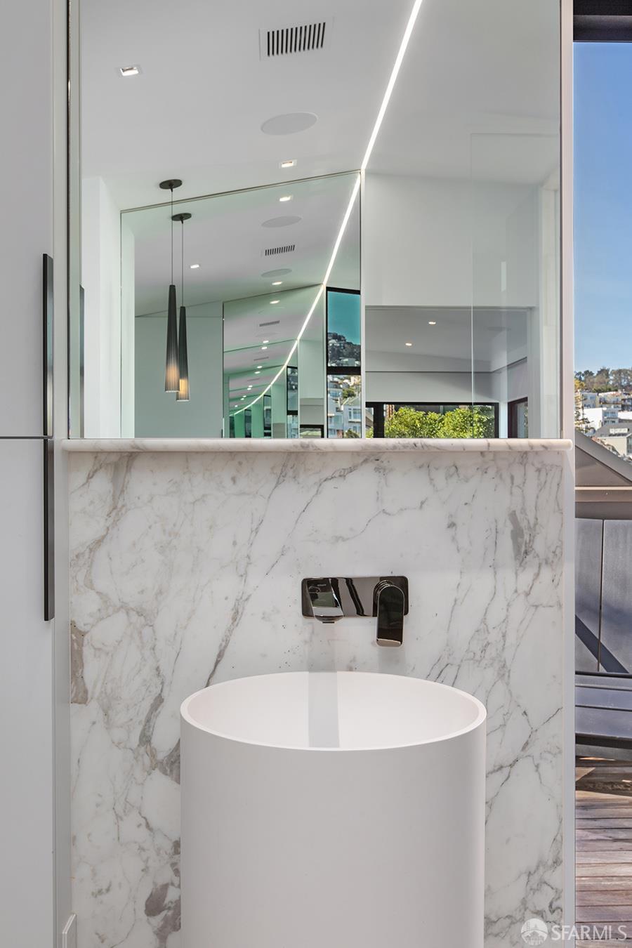 Detail Gallery Image 49 of 99 For 335 Diamond St, San Francisco,  CA 94114 - 2 Beds | 3 Baths