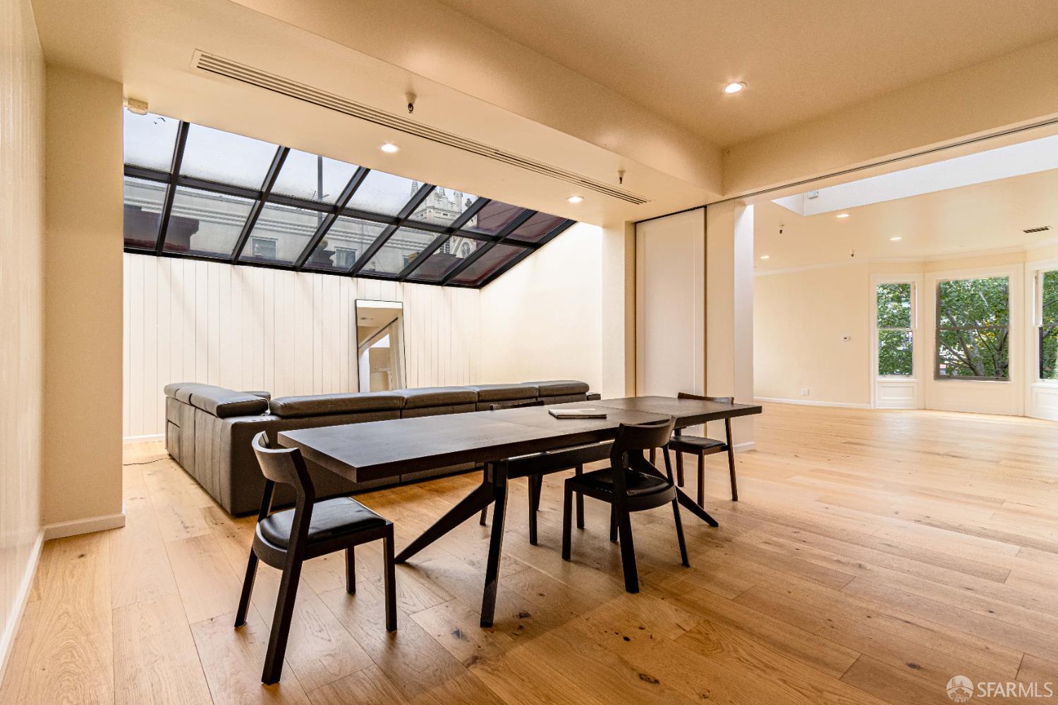 Detail Gallery Image 6 of 30 For 1234 Grant Ave, San Francisco,  CA 94133 - – Beds | – Baths