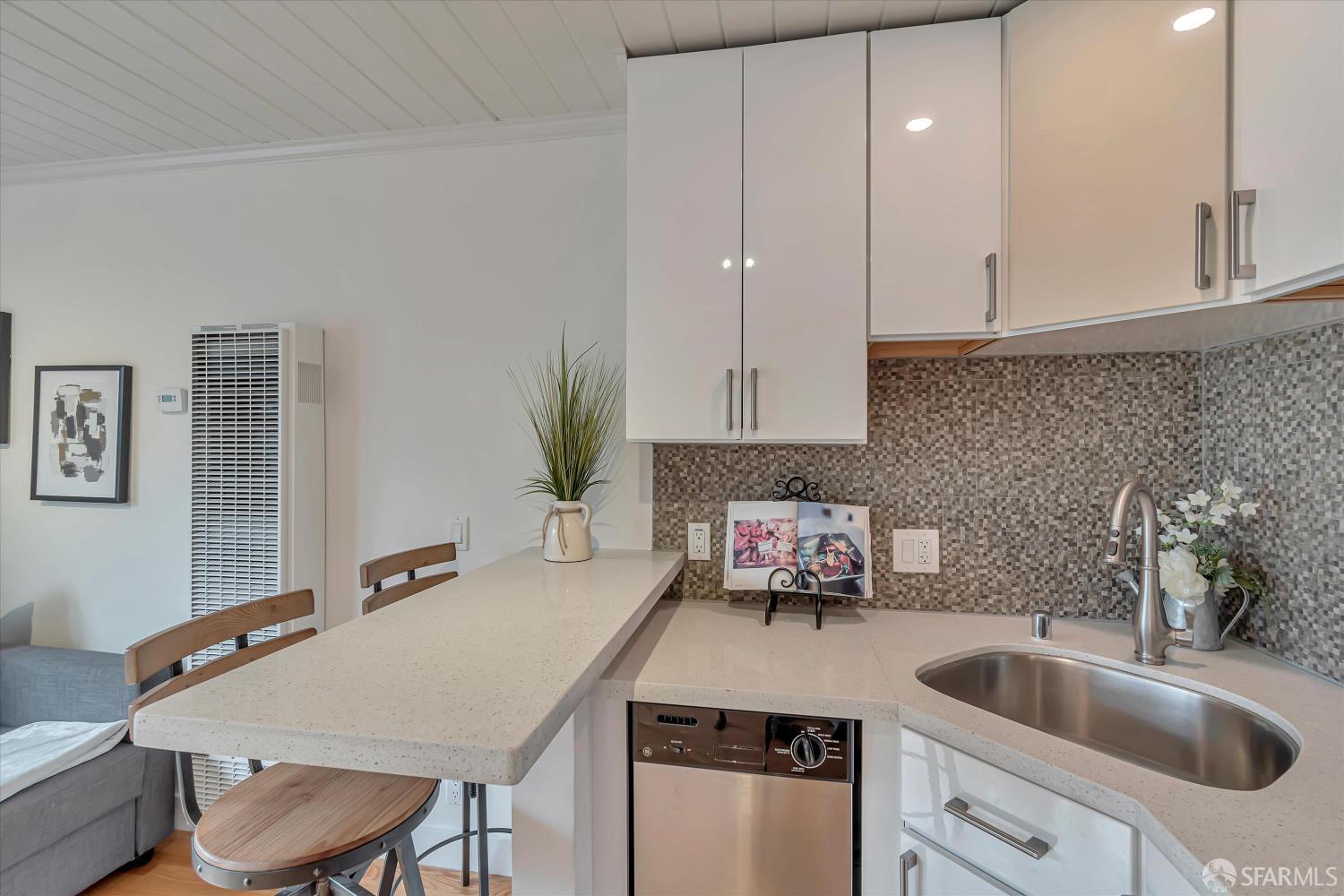 Photo #12: 426106128 Listing: Photo #12