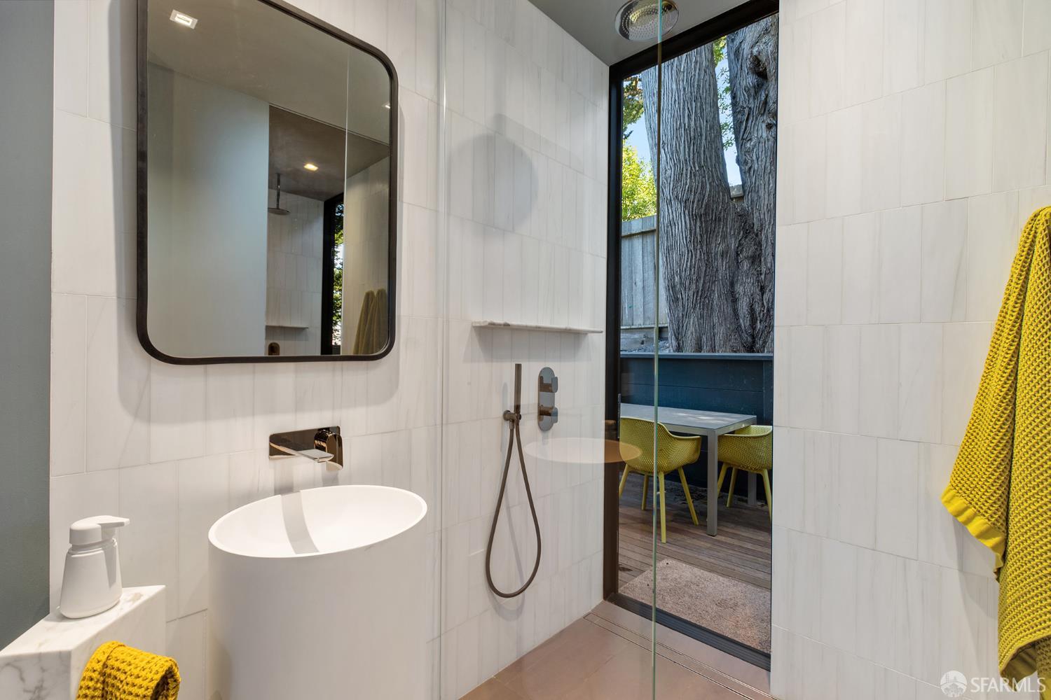 Detail Gallery Image 36 of 99 For 335 Diamond St, San Francisco,  CA 94114 - 2 Beds | 3 Baths