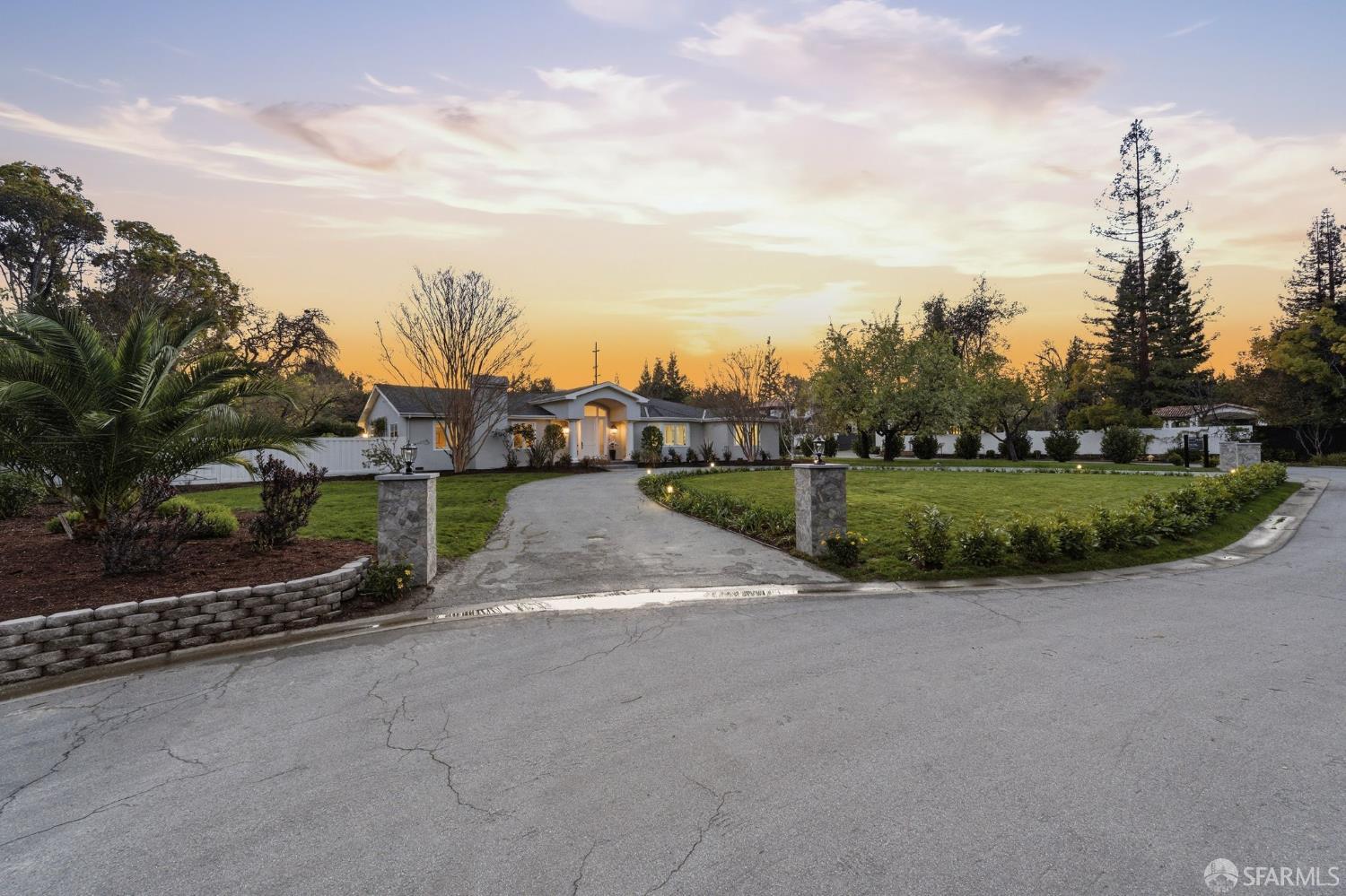 Detail Gallery Image 18 of 21 For 2 Callado Way, Atherton,  CA 94027 - 5 Beds | 4/1 Baths