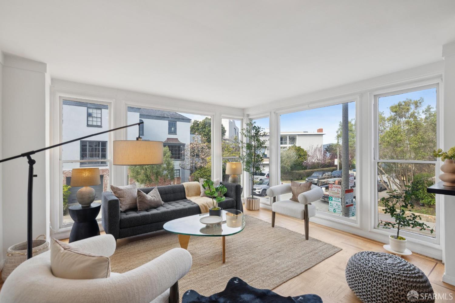 Browse active condo listings in MARINA