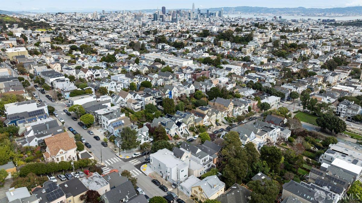 Detail Gallery Image 75 of 85 For 889 Elizabeth St, San Francisco,  CA 94114 - 4 Beds | 3/1 Baths