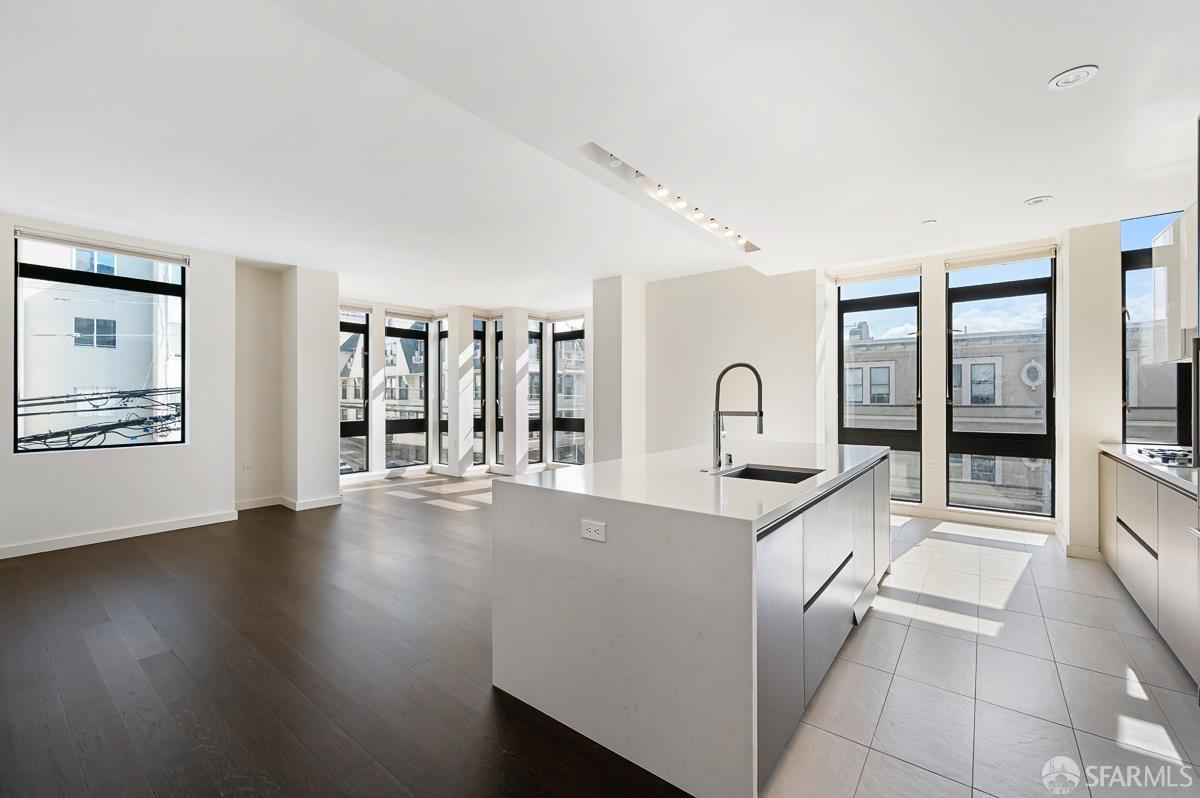 Detail Gallery Image 3 of 21 For 1601 Larkin St #302,  San Francisco,  CA 94109 - 2 Beds | 2 Baths