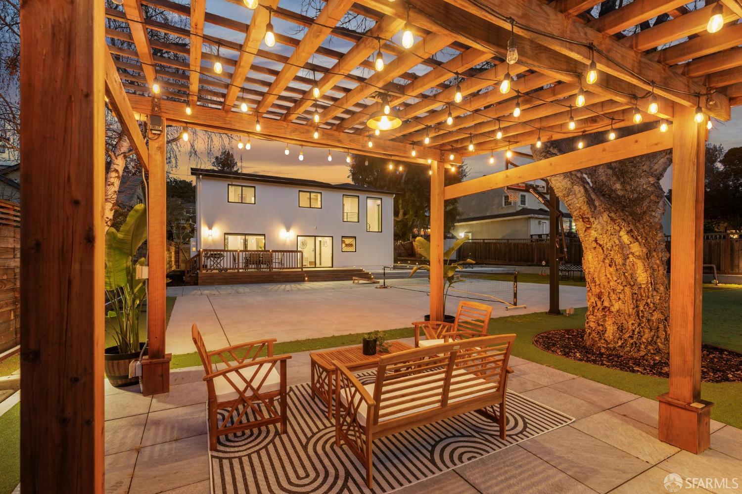 Detail Gallery Image 8 of 99 For 754 Cordilleras Ave, San Carlos,  CA 94070 - 4 Beds | 3 Baths