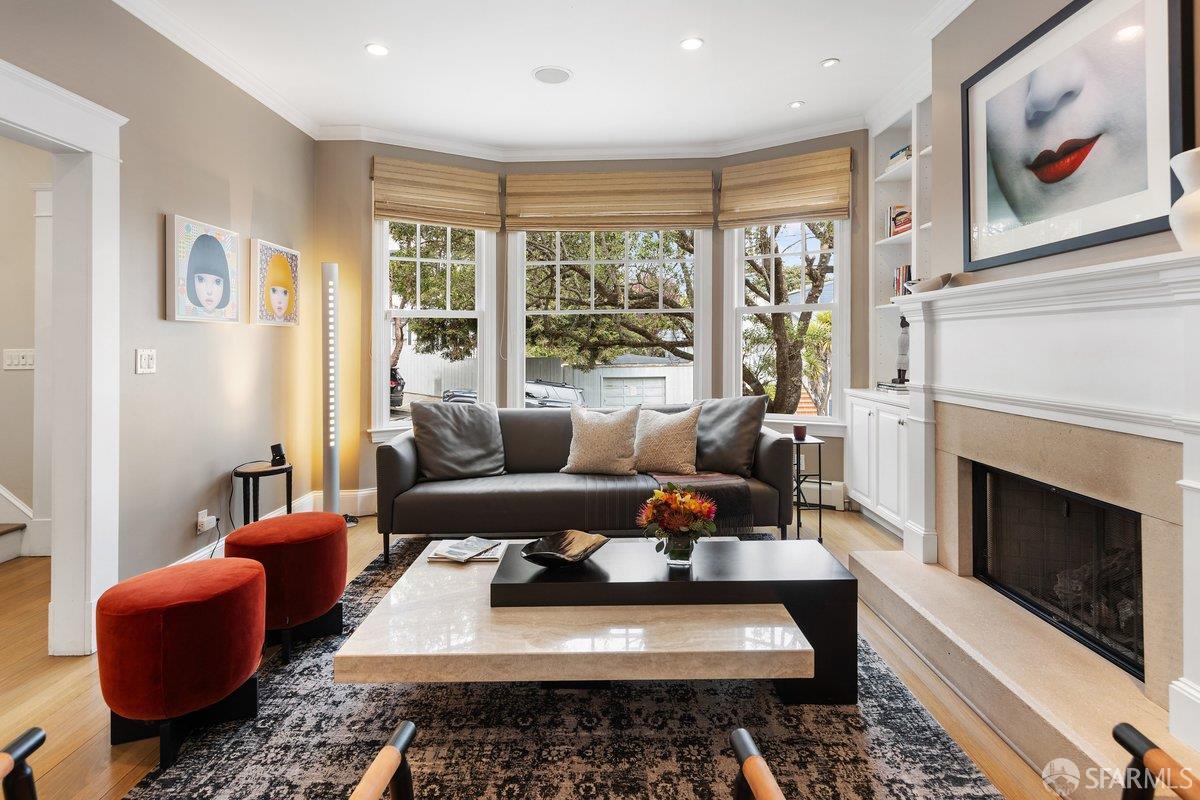 Detail Gallery Image 3 of 85 For 889 Elizabeth St, San Francisco,  CA 94114 - 4 Beds | 3/1 Baths