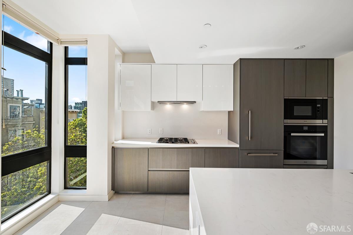 Detail Gallery Image 8 of 21 For 1601 Larkin St #302,  San Francisco,  CA 94109 - 2 Beds | 2 Baths