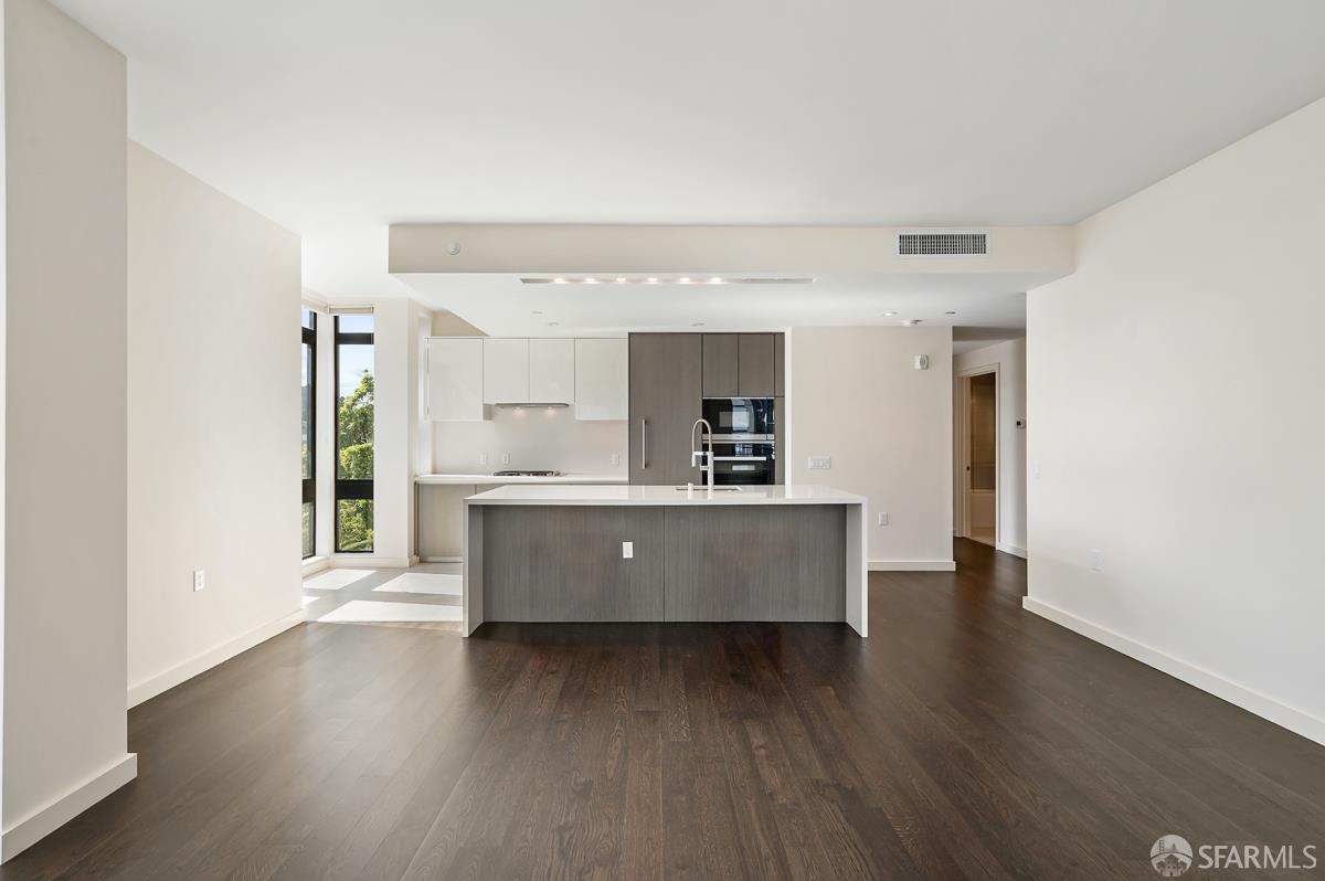 Detail Gallery Image 5 of 21 For 1601 Larkin St #302,  San Francisco,  CA 94109 - 2 Beds | 2 Baths