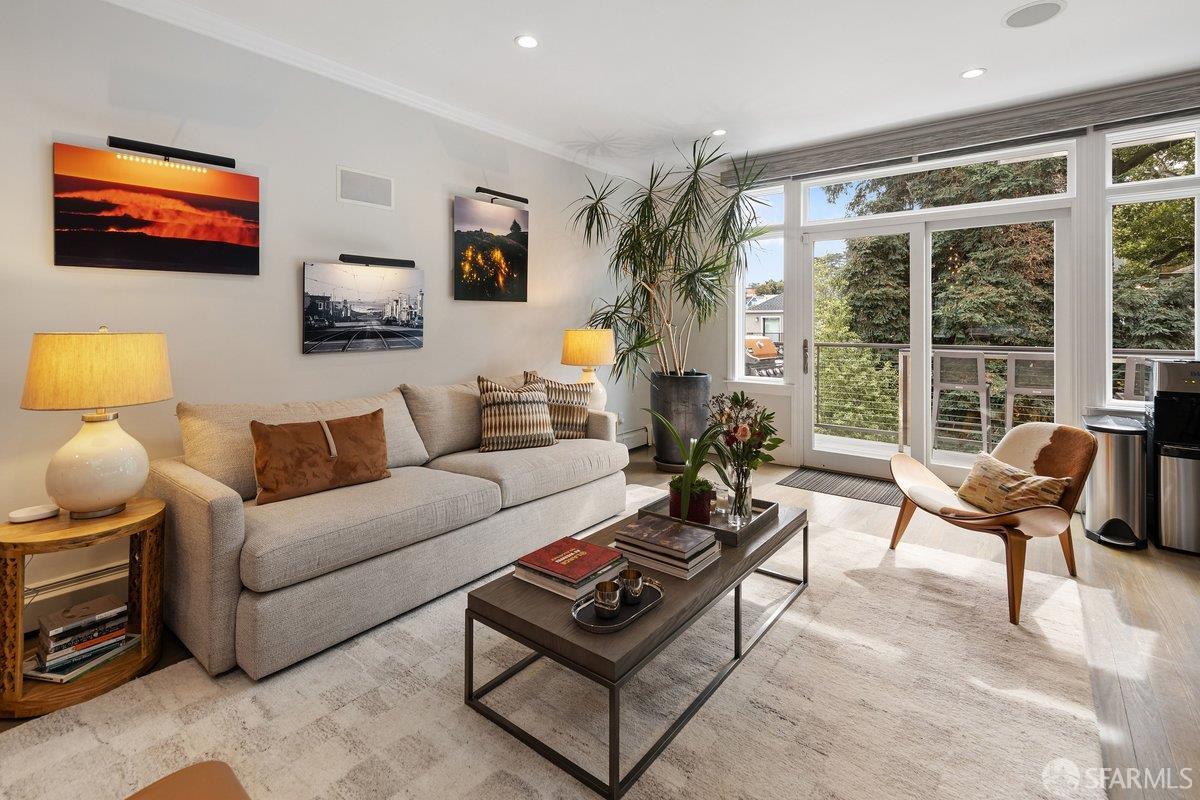 Detail Gallery Image 16 of 85 For 889 Elizabeth St, San Francisco,  CA 94114 - 4 Beds | 3/1 Baths