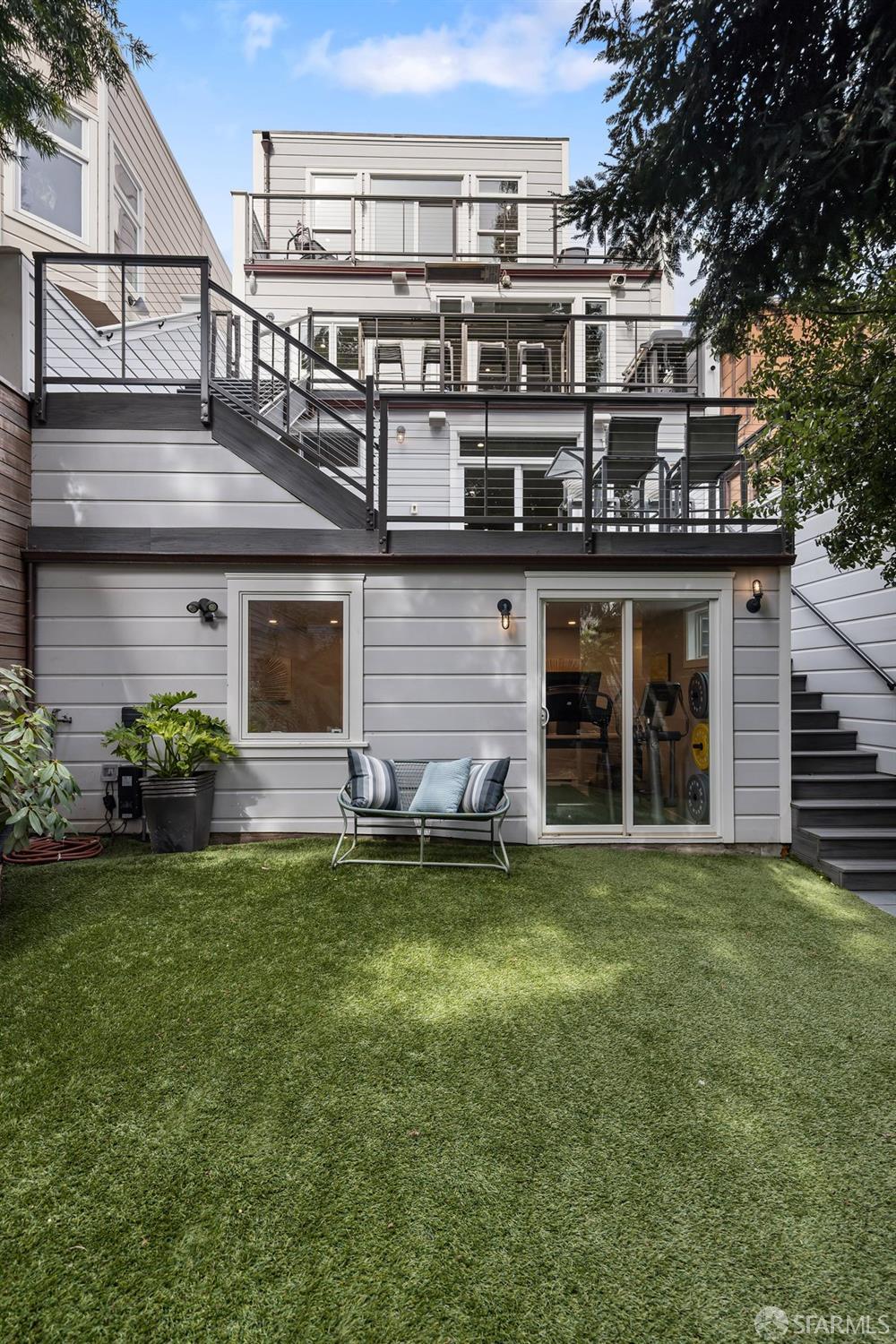 Detail Gallery Image 50 of 85 For 889 Elizabeth St, San Francisco,  CA 94114 - 4 Beds | 3/1 Baths