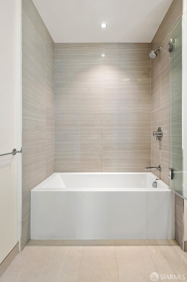 Detail Gallery Image 17 of 21 For 1601 Larkin St #302,  San Francisco,  CA 94109 - 2 Beds | 2 Baths
