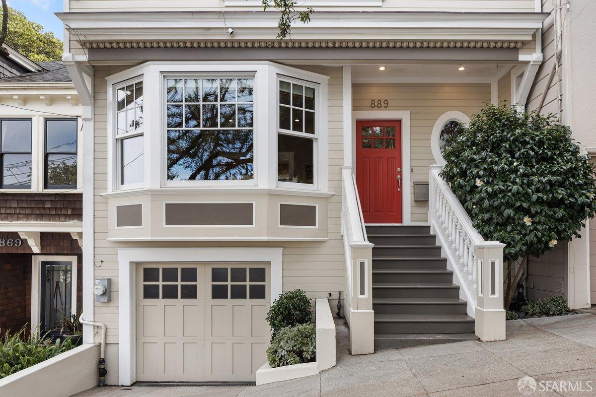 Detail Gallery Image 2 of 85 For 889 Elizabeth St, San Francisco,  CA 94114 - 4 Beds | 3/1 Baths