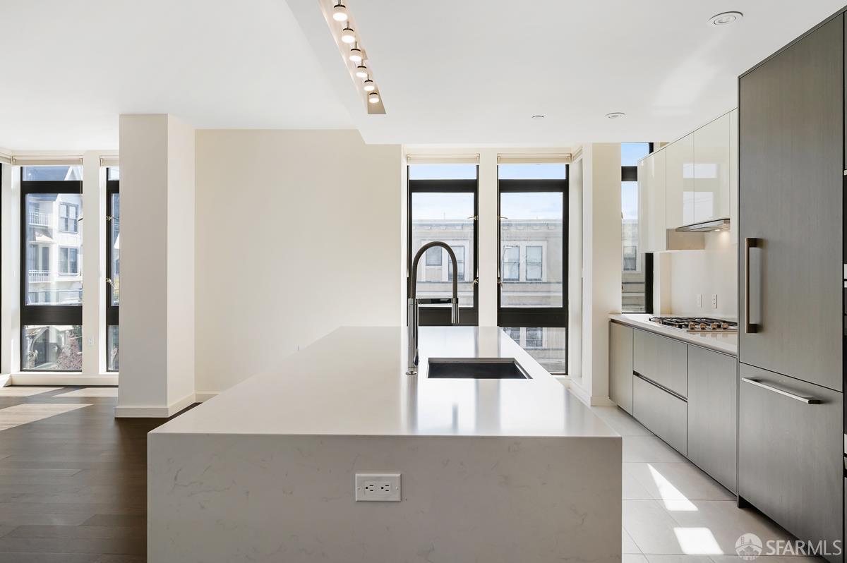 Detail Gallery Image 7 of 21 For 1601 Larkin St #302,  San Francisco,  CA 94109 - 2 Beds | 2 Baths