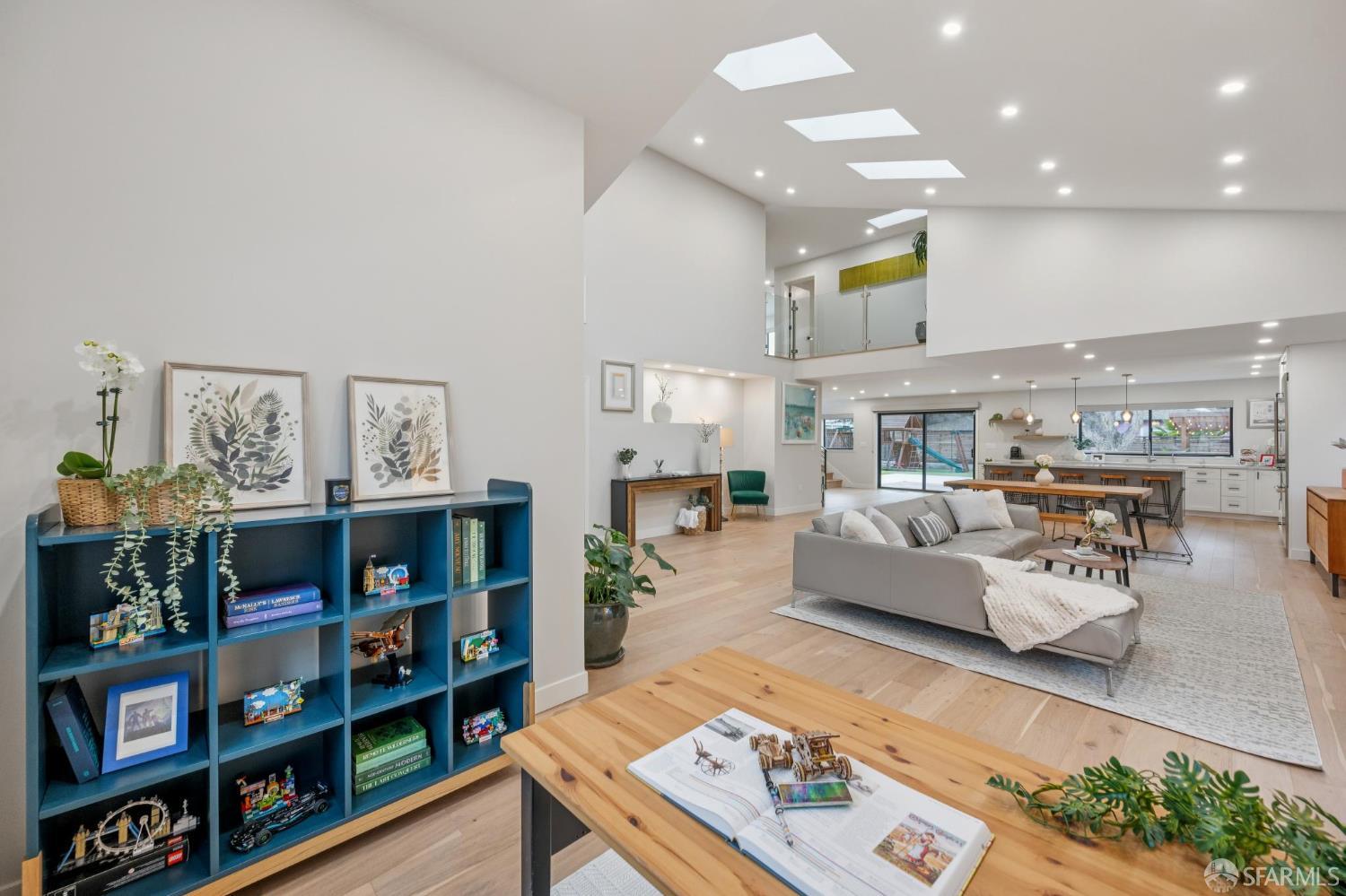 Detail Gallery Image 22 of 99 For 754 Cordilleras Ave, San Carlos,  CA 94070 - 4 Beds | 3 Baths