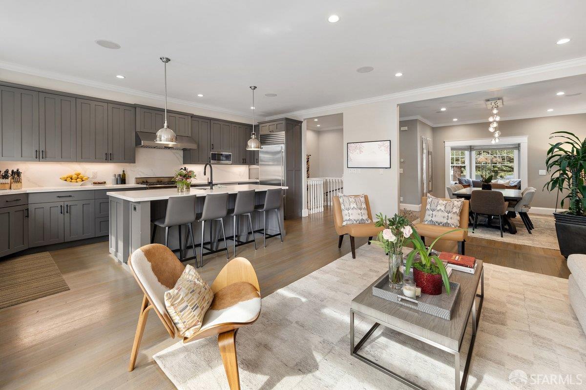 Detail Gallery Image 14 of 85 For 889 Elizabeth St, San Francisco,  CA 94114 - 4 Beds | 3/1 Baths