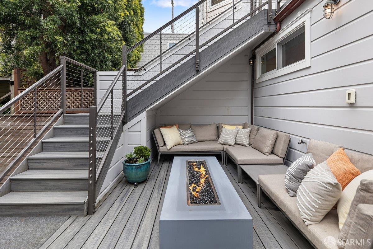 Detail Gallery Image 41 of 85 For 889 Elizabeth St, San Francisco,  CA 94114 - 4 Beds | 3/1 Baths