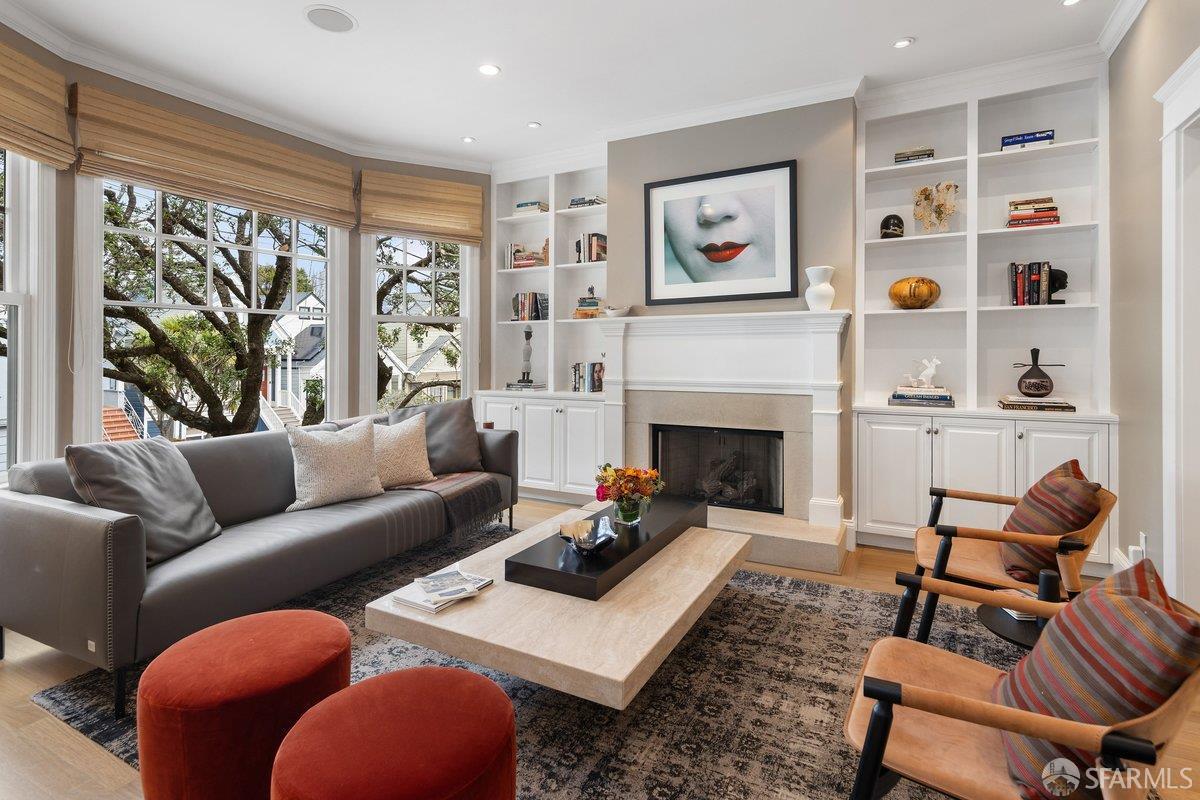 Detail Gallery Image 4 of 85 For 889 Elizabeth St, San Francisco,  CA 94114 - 4 Beds | 3/1 Baths