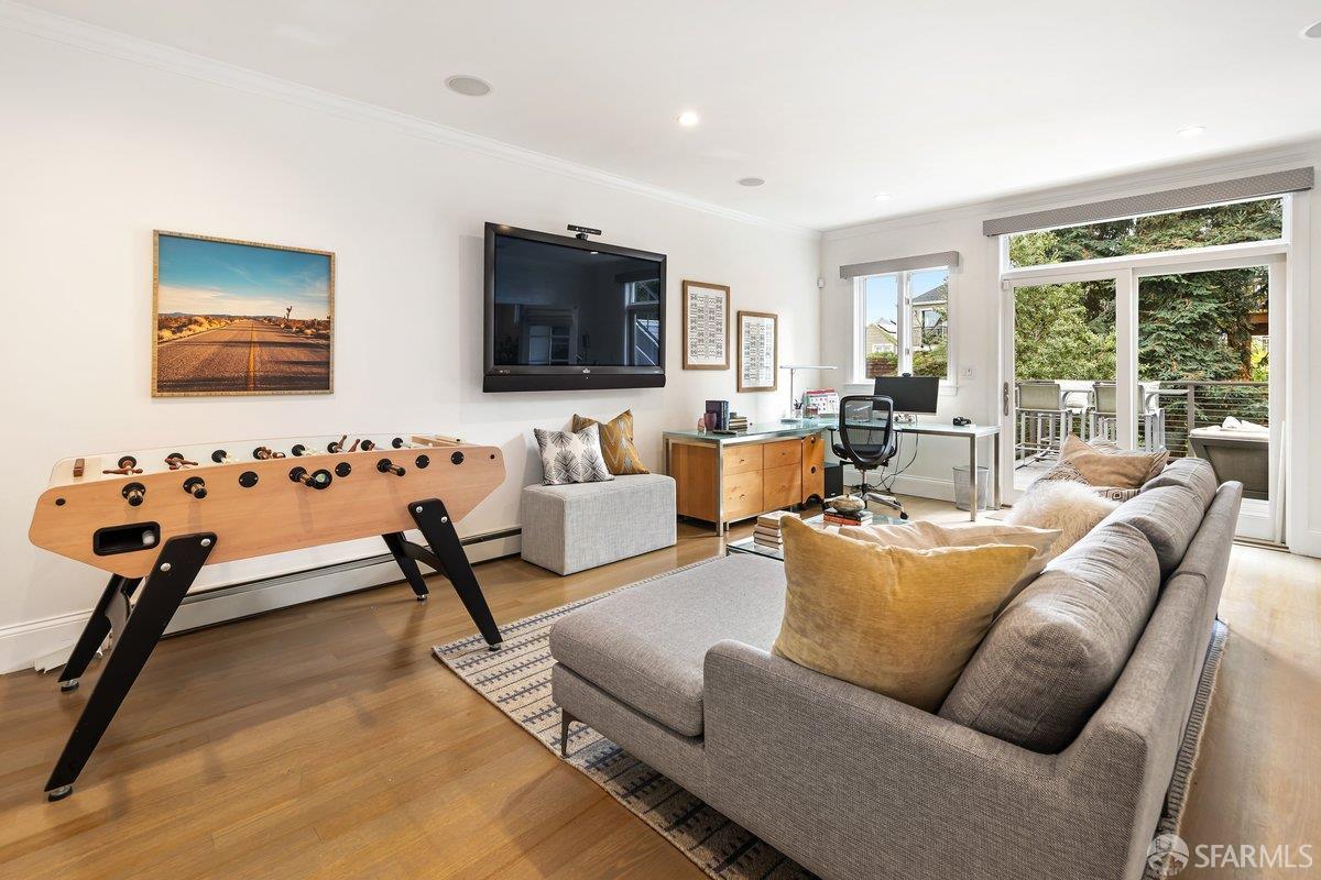 Detail Gallery Image 34 of 85 For 889 Elizabeth St, San Francisco,  CA 94114 - 4 Beds | 3/1 Baths