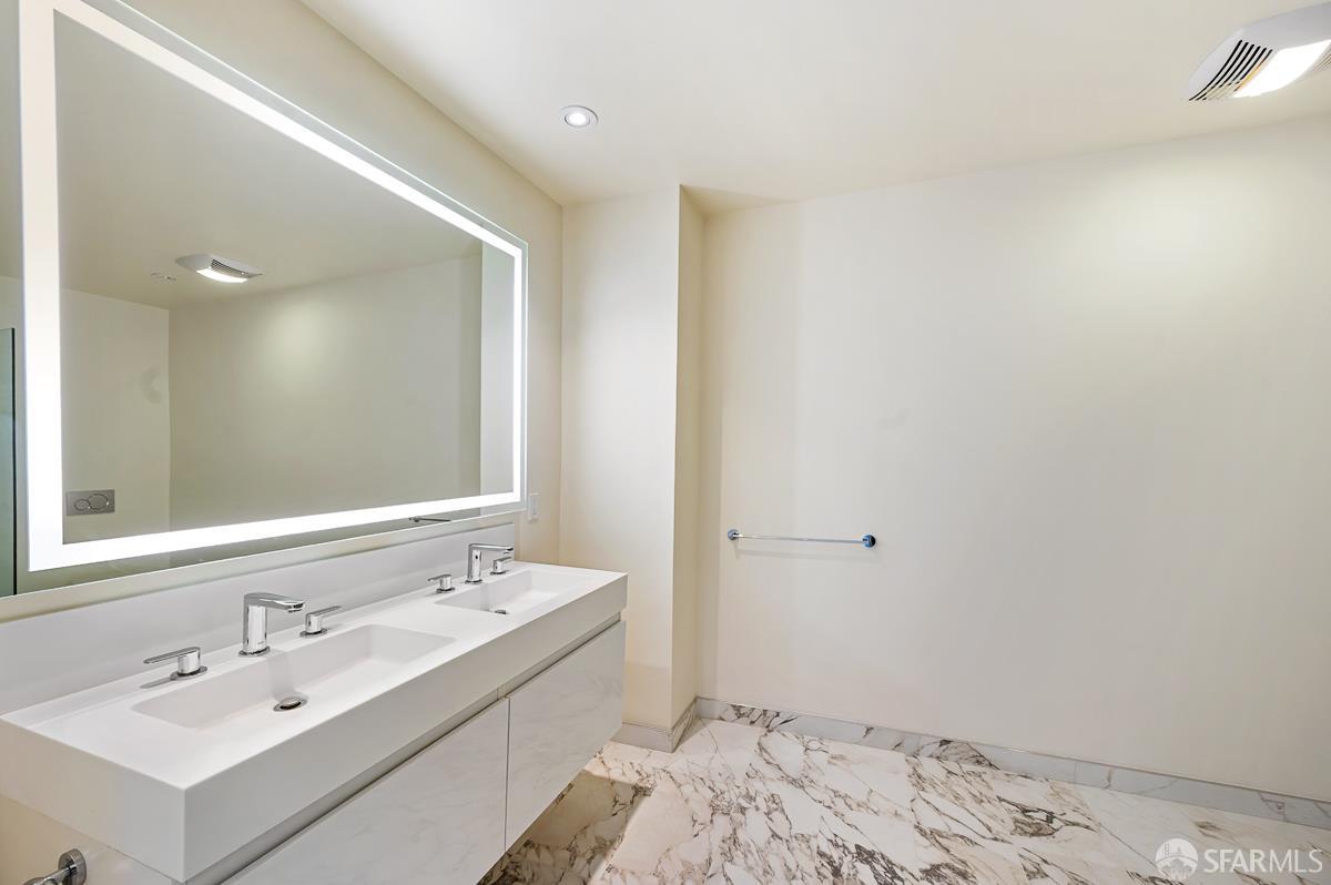 Detail Gallery Image 11 of 21 For 1601 Larkin St #302,  San Francisco,  CA 94109 - 2 Beds | 2 Baths