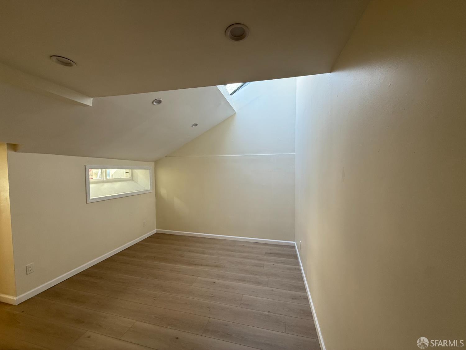 Detail Gallery Image 9 of 17 For 258 Dorland St #2,  San Francisco,  CA 94114 - 3 Beds | 2 Baths