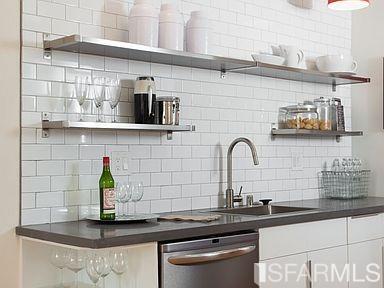 Detail Gallery Image 5 of 32 For 1029 Willow St, Oakland,  CA 94607 - 2 Beds | 1/1 Baths