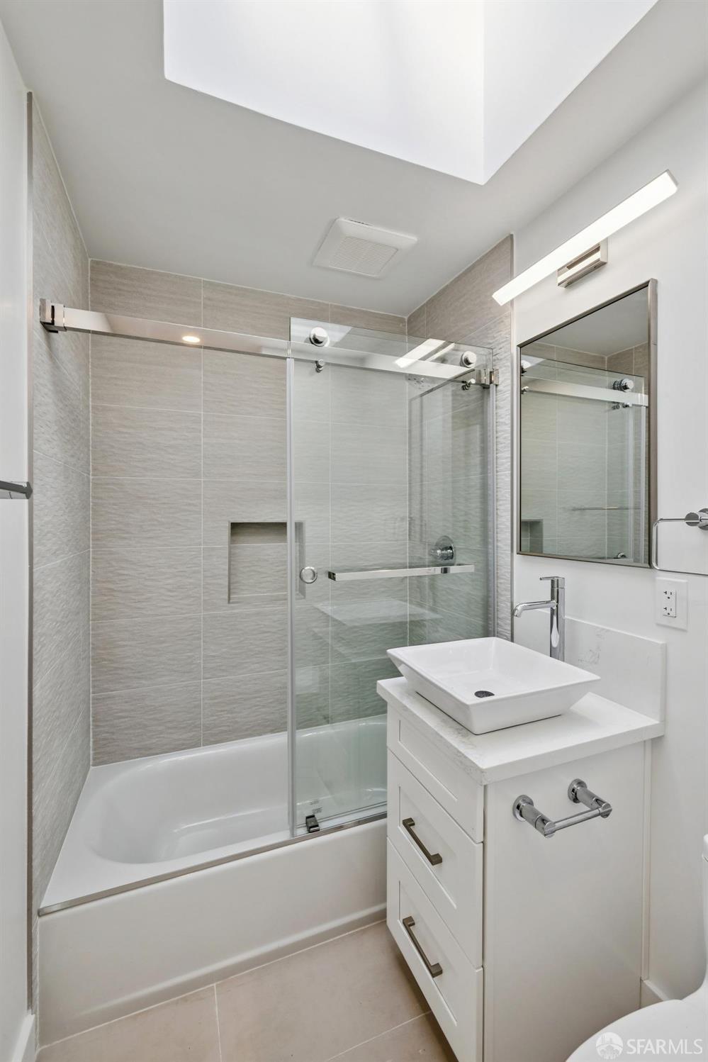 Detail Gallery Image 17 of 31 For 3711 Market St Top,  San Francisco,  CA 94131 - 2 Beds | 1 Baths