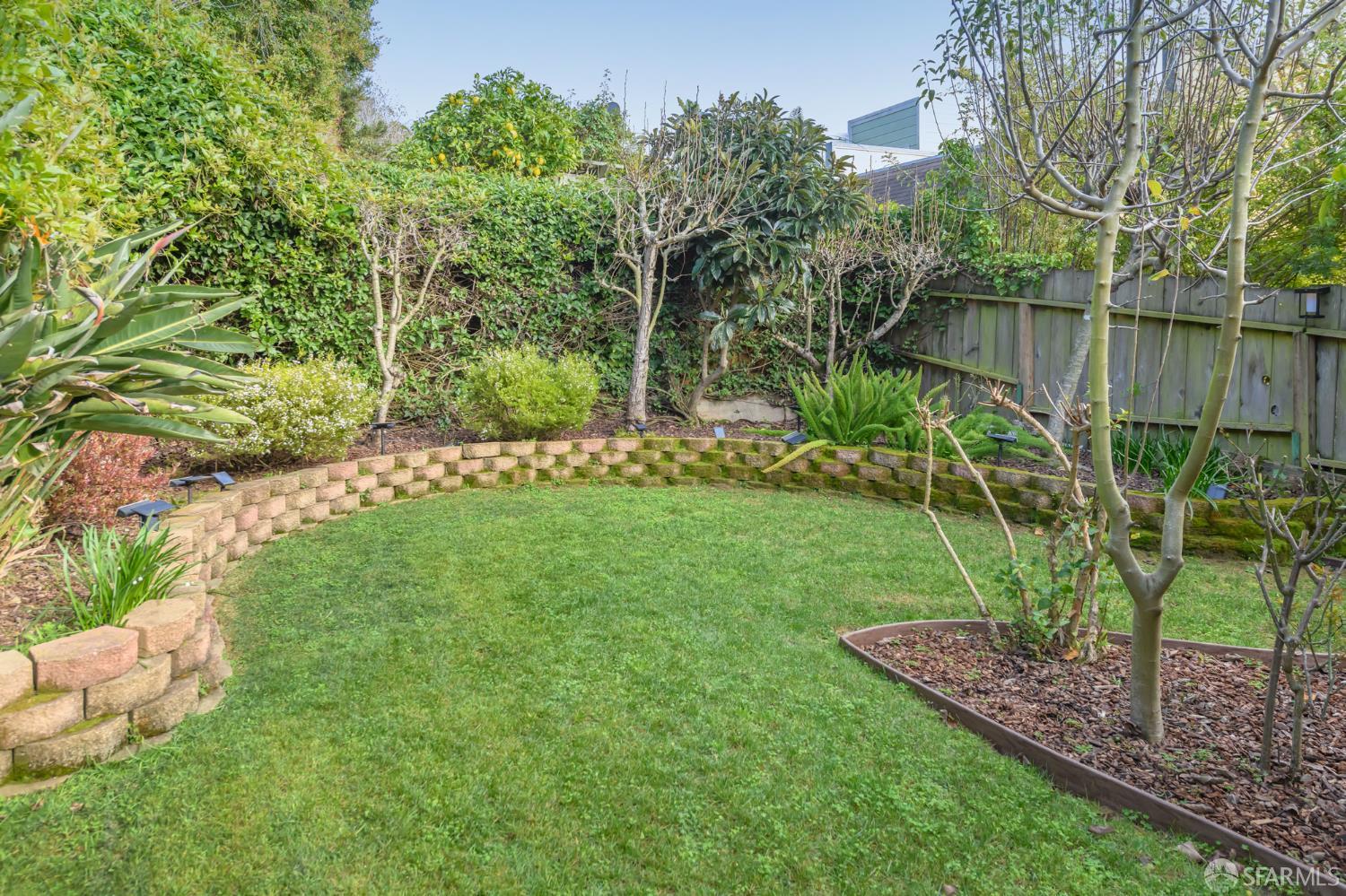 Detail Gallery Image 2 of 21 For 1325 Church St a,  San Francisco,  CA 94114 - 0 Beds | 1 Baths