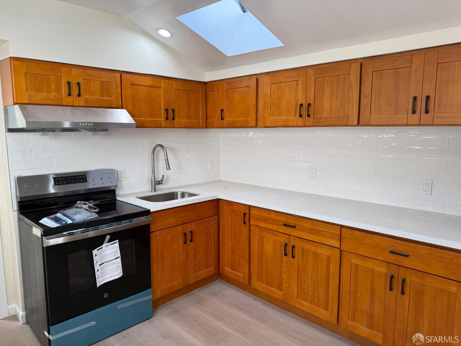 Detail Gallery Image 13 of 17 For 258 Dorland St #2,  San Francisco,  CA 94114 - 3 Beds | 2 Baths