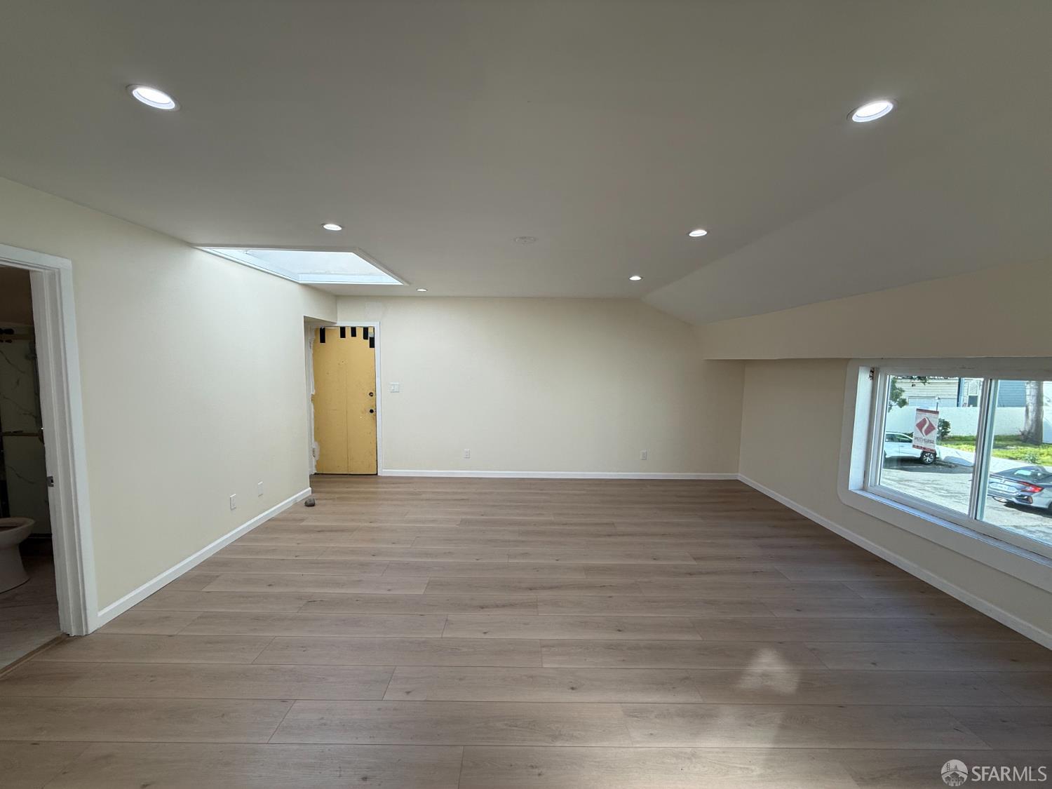 Detail Gallery Image 4 of 17 For 258 Dorland St #2,  San Francisco,  CA 94114 - 3 Beds | 2 Baths