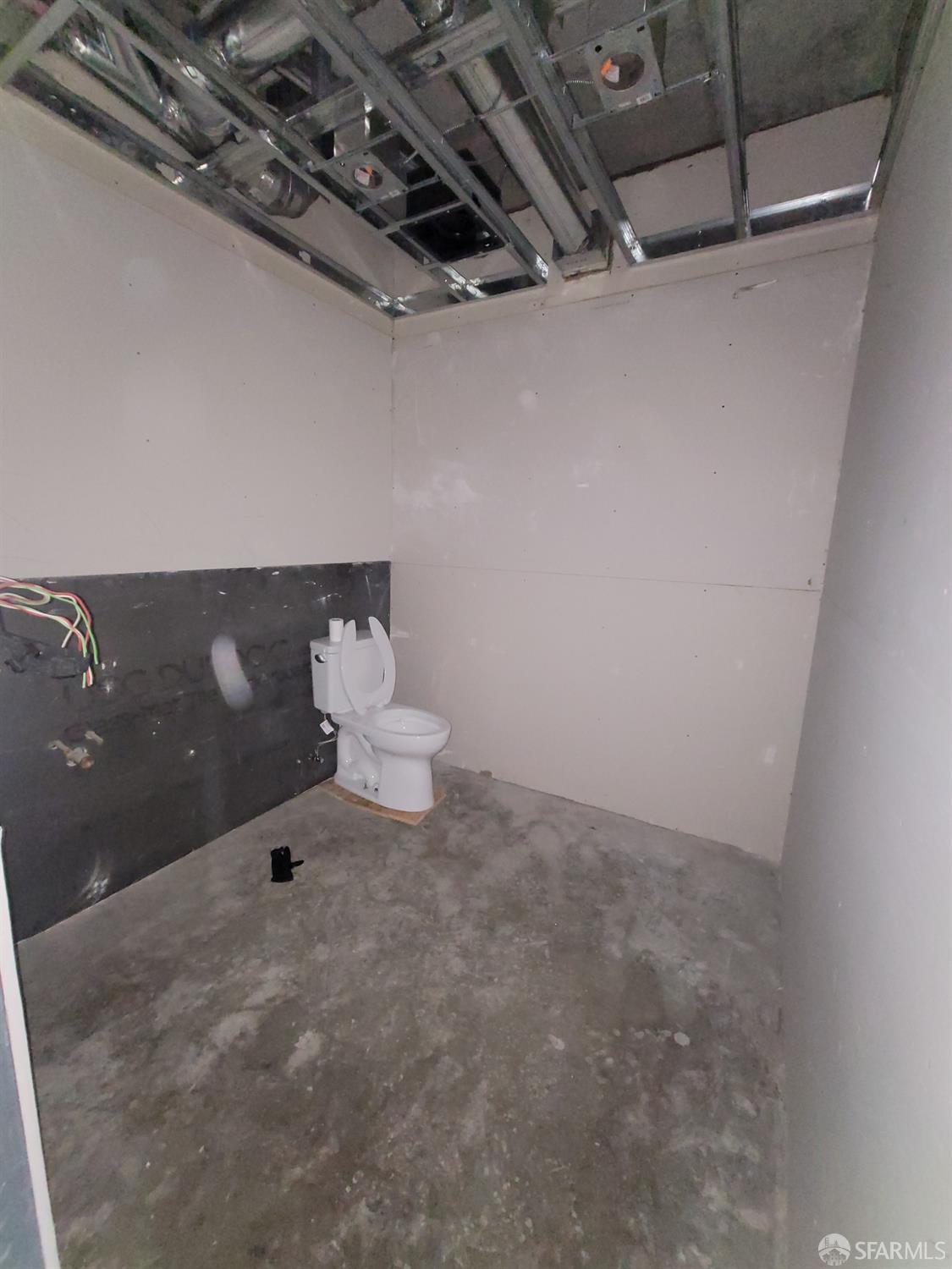 Detail Gallery Image 4 of 11 For 151 Fern St, San Francisco,  CA 94109 - – Beds | – Baths