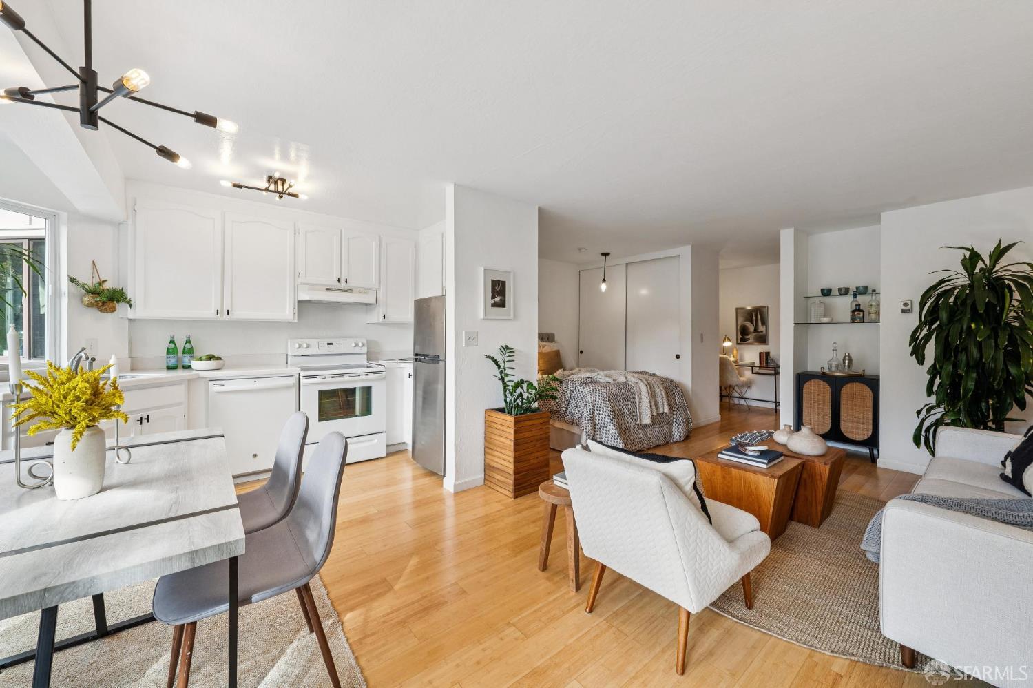 Photo #2: 426106752 Listing: Photo #2