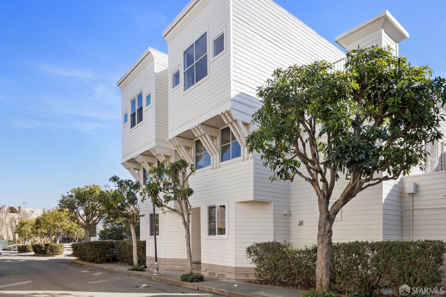 Detail Gallery Image 2 of 29 For 1326 Scott St #32,  San Francisco,  CA 94115 - 3 Beds | 2 Baths