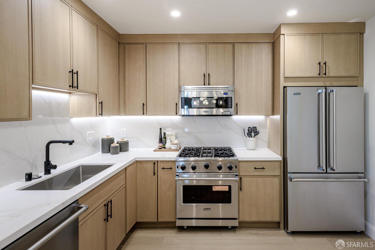 Detail Gallery Image 11 of 34 For 515 46th Ave, San Francisco,  CA 94121 - 3 Beds | 3 Baths