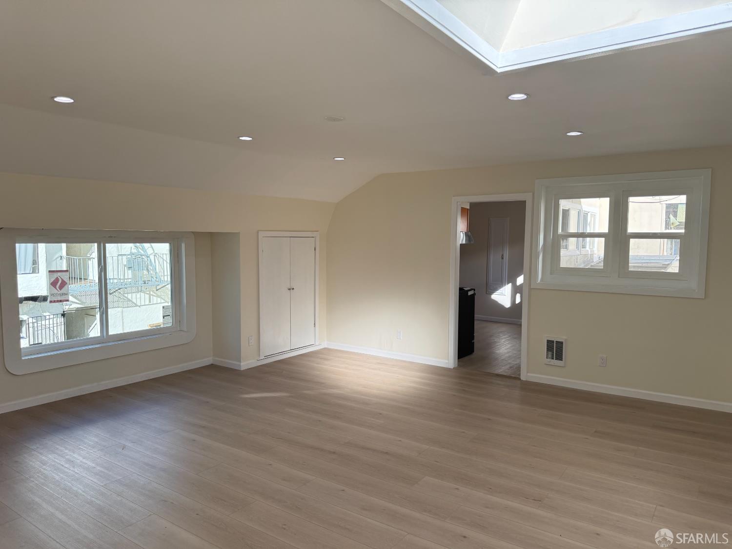 Detail Gallery Image 3 of 17 For 258 Dorland St #2,  San Francisco,  CA 94114 - 3 Beds | 2 Baths