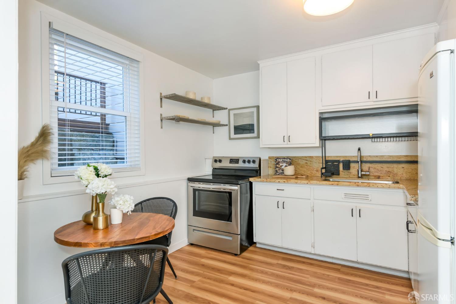 Detail Gallery Image 5 of 21 For 1325 Church St a,  San Francisco,  CA 94114 - 0 Beds | 1 Baths