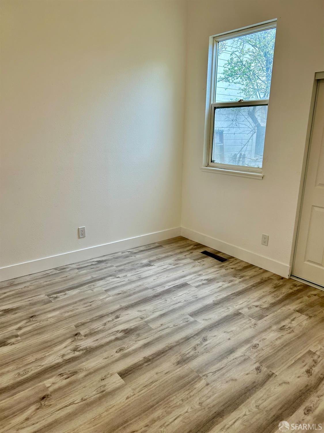 Detail Gallery Image 13 of 14 For 874 21st St, Oakland,  CA 94607 - 3 Beds | 1 Baths