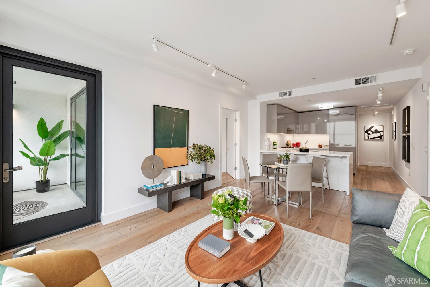 Photo #2: 426104403 Listing: Photo #2