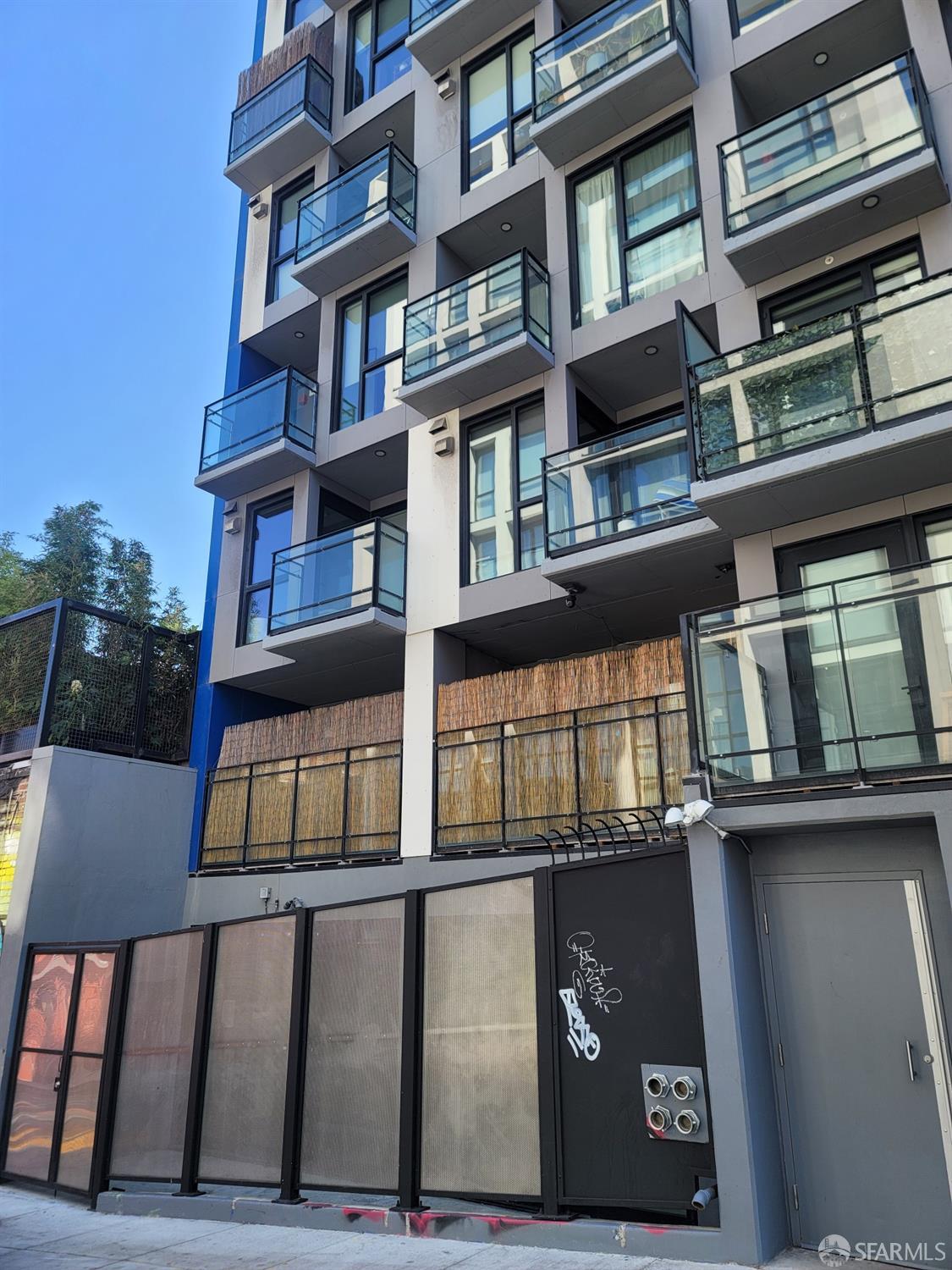 Detail Gallery Image 2 of 11 For 151 Fern St, San Francisco,  CA 94109 - – Beds | – Baths