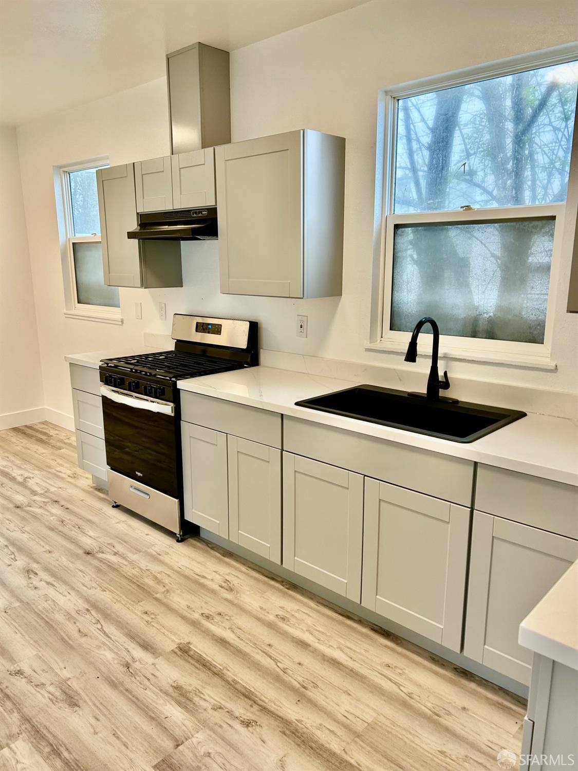 Detail Gallery Image 7 of 14 For 874 21st St, Oakland,  CA 94607 - 3 Beds | 1 Baths