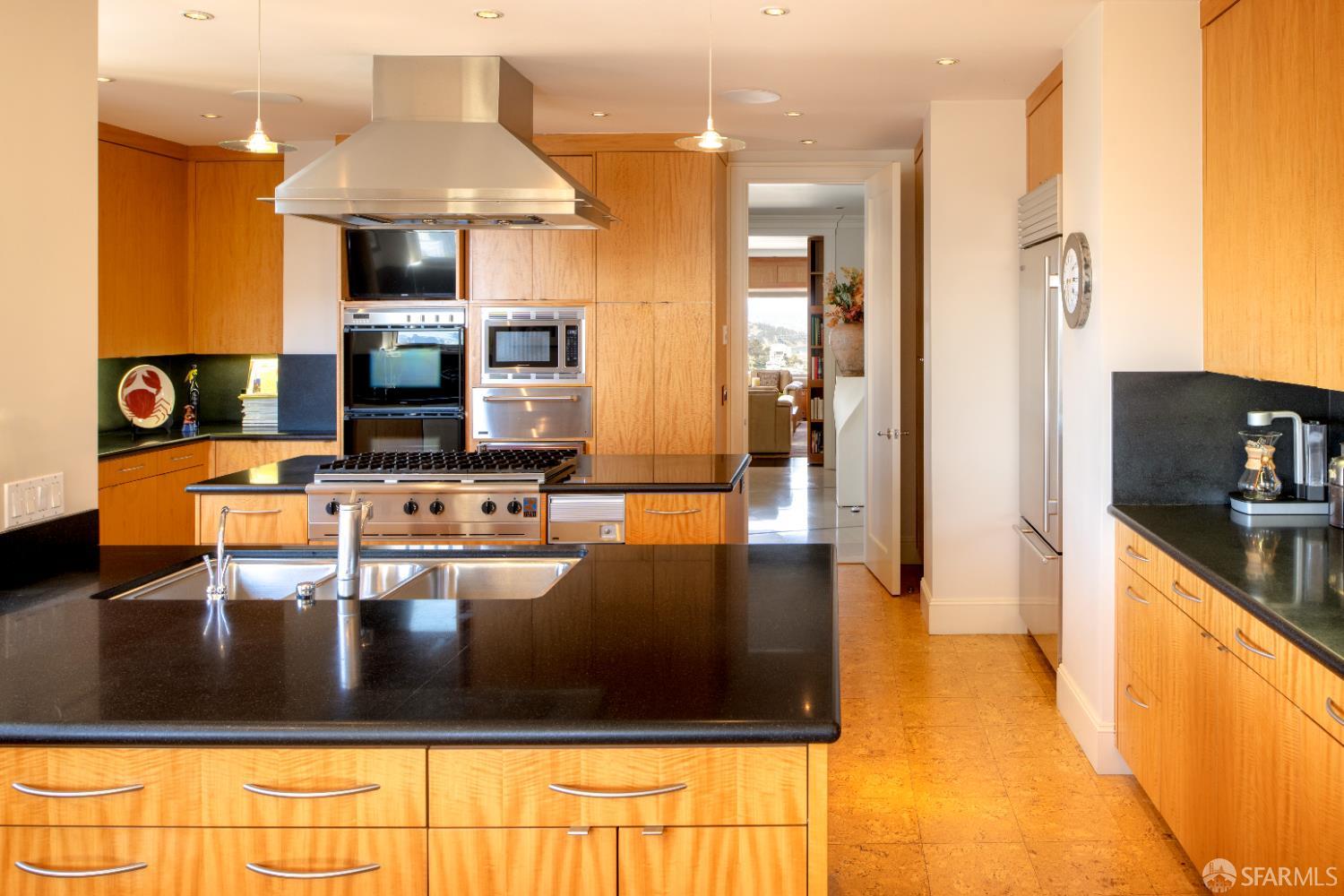 Detail Gallery Image 13 of 30 For 1100 Union St #1000,  San Francisco,  CA 94109 - 4 Beds | 4/2 Baths