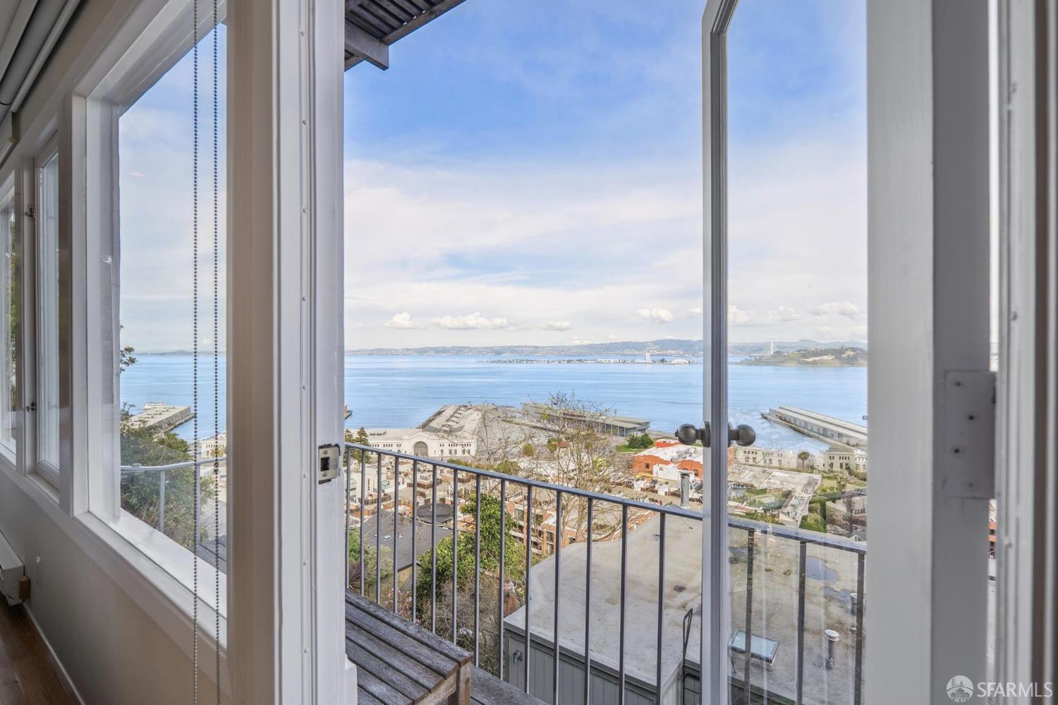 Detail Gallery Image 12 of 47 For 333 Greenwich St #3,  San Francisco,  CA 94133 - 2 Beds | 2 Baths