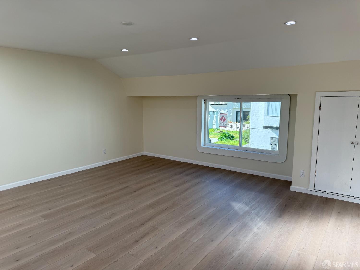 Detail Gallery Image 5 of 17 For 258 Dorland St #2,  San Francisco,  CA 94114 - 3 Beds | 2 Baths