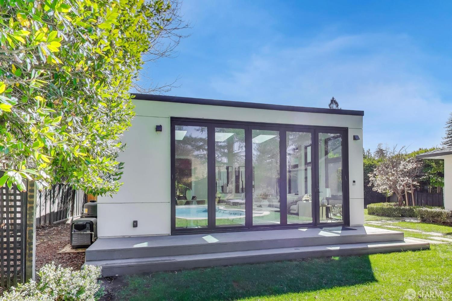 Detail Gallery Image 33 of 57 For 85 Rittenhouse Ave, Atherton,  CA 94027 - 5 Beds | 3/1 Baths