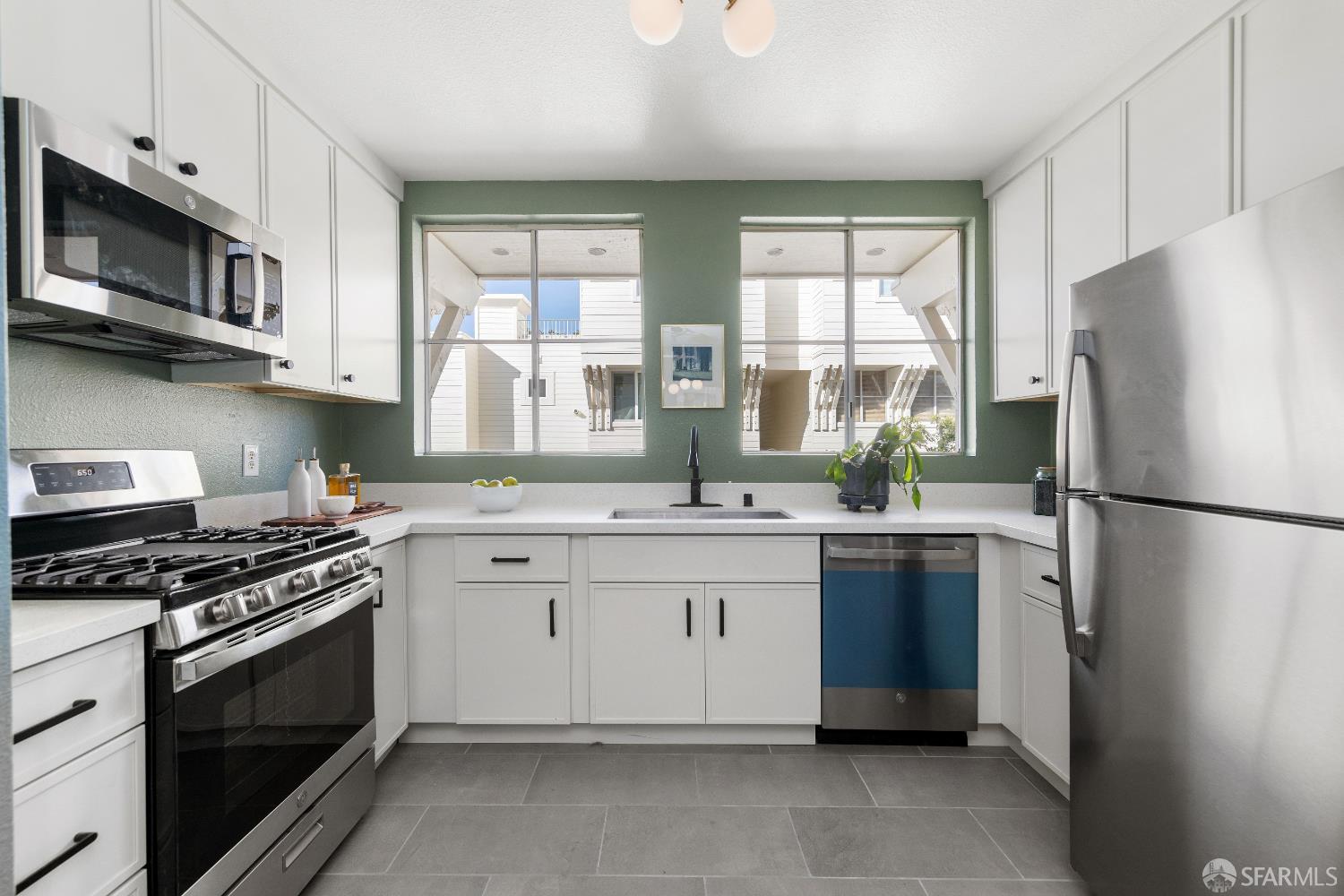 Detail Gallery Image 9 of 29 For 1326 Scott St #32,  San Francisco,  CA 94115 - 3 Beds | 2 Baths