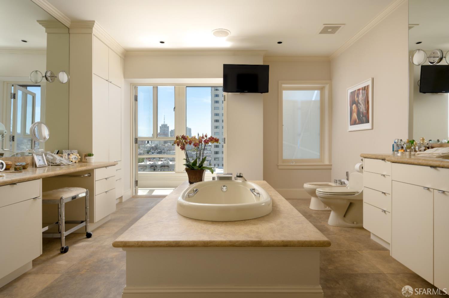 Detail Gallery Image 23 of 30 For 1100 Union St #1000,  San Francisco,  CA 94109 - 4 Beds | 4/2 Baths
