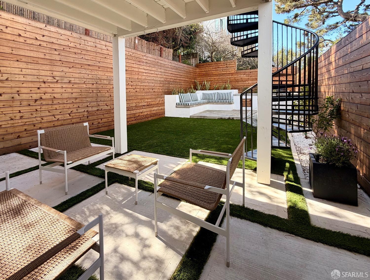 Detail Gallery Image 39 of 44 For 618 Sanchez St, San Francisco,  CA 94114 - 2 Beds | 2/1 Baths