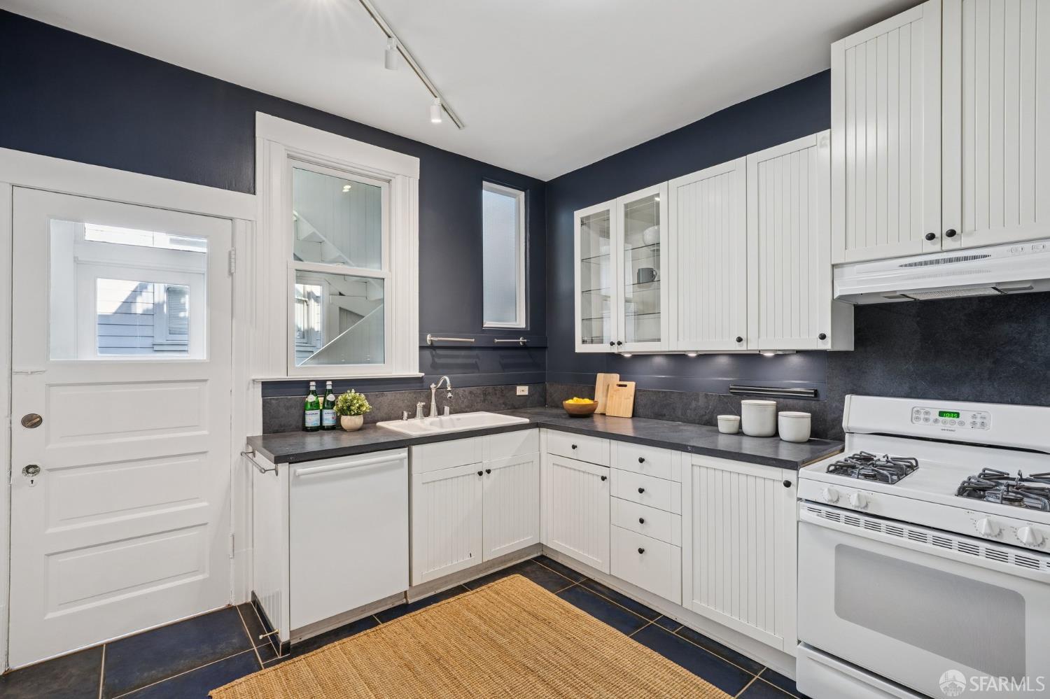 Detail Gallery Image 20 of 66 For 98 Caselli Ave, San Francisco,  CA 94114 - 3 Beds | 1/1 Baths